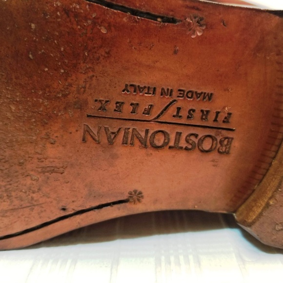 EUC. Bostonian Crown Windsor Oxfords Size 9.5M main image 5